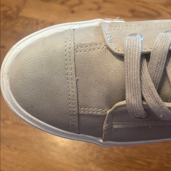 Blowfish Malibu leather Beige Sneakers with Blue Accents - Picture 4 of 4